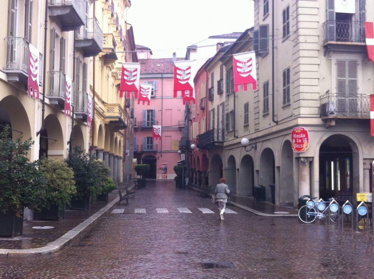 Appartamento In Centro Storico Asti Exterior foto